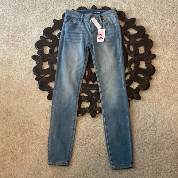 LYCRA/ SPANDEX Super-Skinny Size 2 Jeans Medium Blue Wash! 1% LYCRA / SPANDEX! - Picture 2 of 5